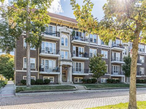 You&x27;re sure to appreciate the radiant heat, ample closet space, garage parking, and the ambiance of the neighborhood. . Condos for sale champaign il